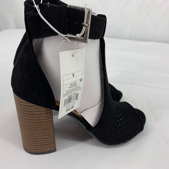 Universal Thread Size 8 Black Boots - Picture 2 of 5